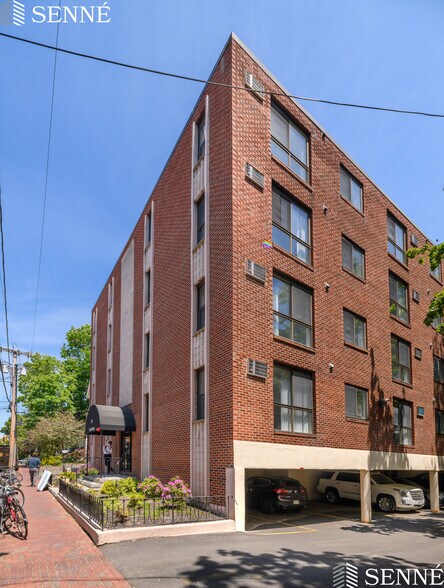 Building Photo - 14 Trowbridge St