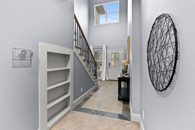 Building Photo - 2209 Silverbonnet St