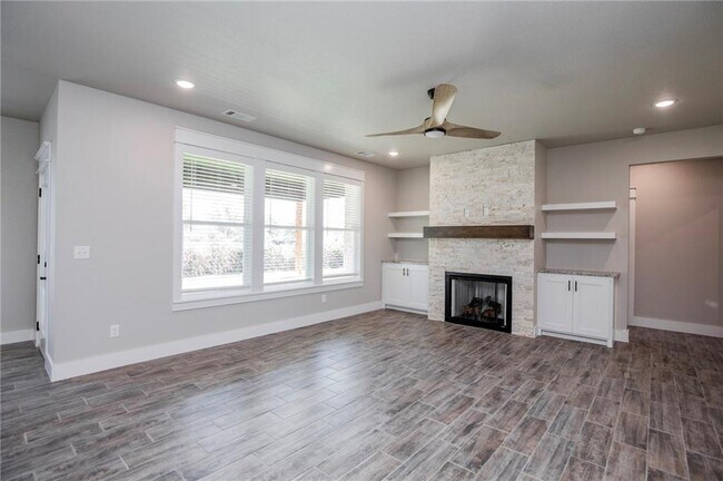 Building Photo - 104 White Oak St