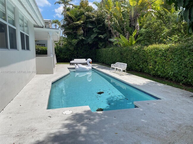 Building Photo - 1420 Baracoa Ave