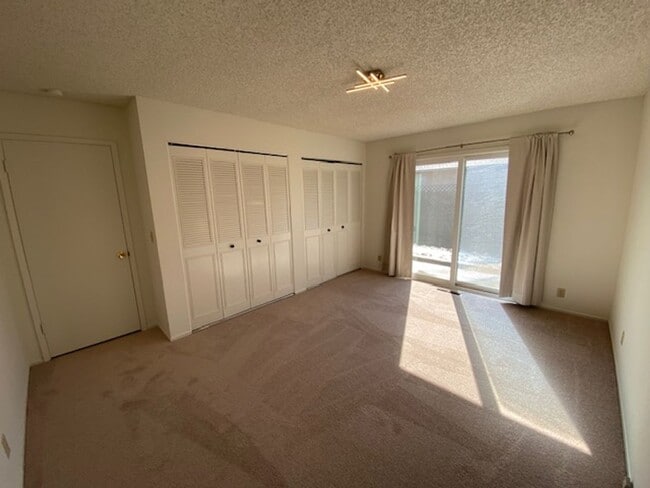 Building Photo - 701 Pine St