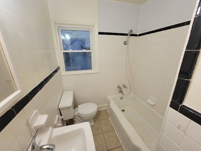 Building Photo - 1605 Textile Dr