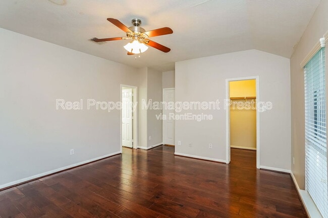 Building Photo - 1719 Village Townhome Dr