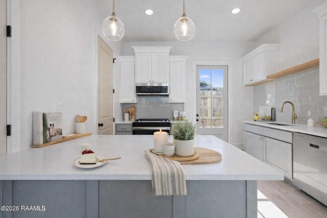 Building Photo - 210 Steiner Oaks