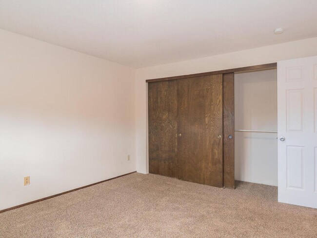 Building Photo - 1475 SW Orchard Ave