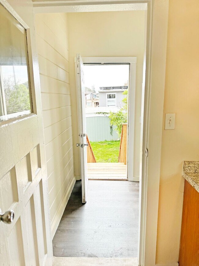 Building Photo - 5bed/2bath Single Family Home!