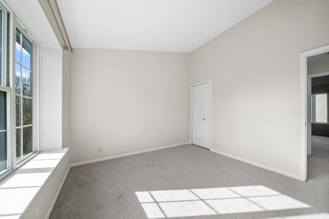 Building Photo - 222 Willis Ave