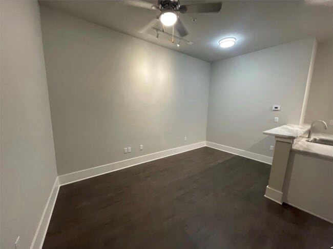 Building Photo - 2727 Houston Ave