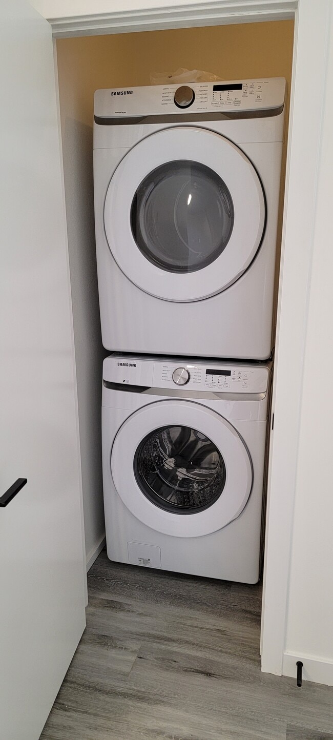 LAUNDRY - 723 Westmount Dr