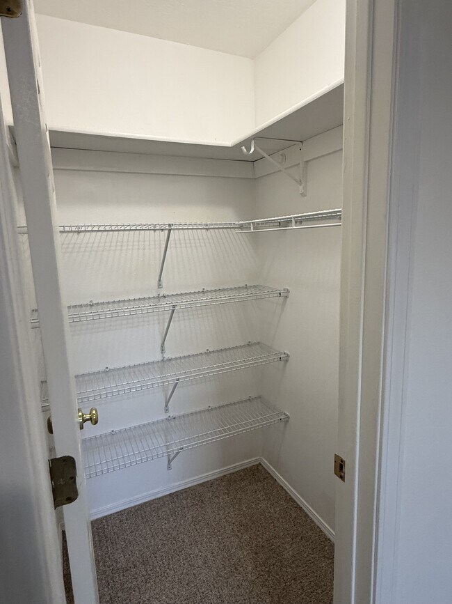 Building Photo - 10538 Olympic St NW