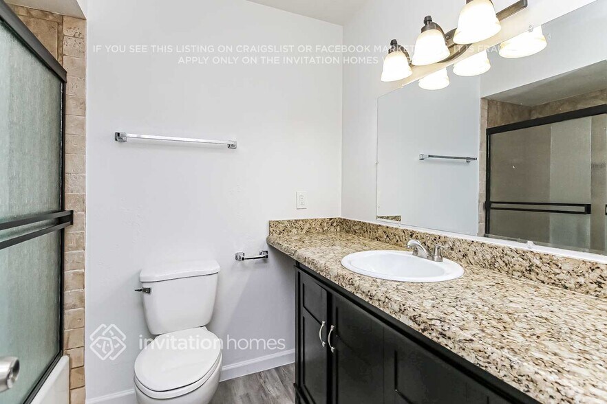 Building Photo - 892 E Erie St