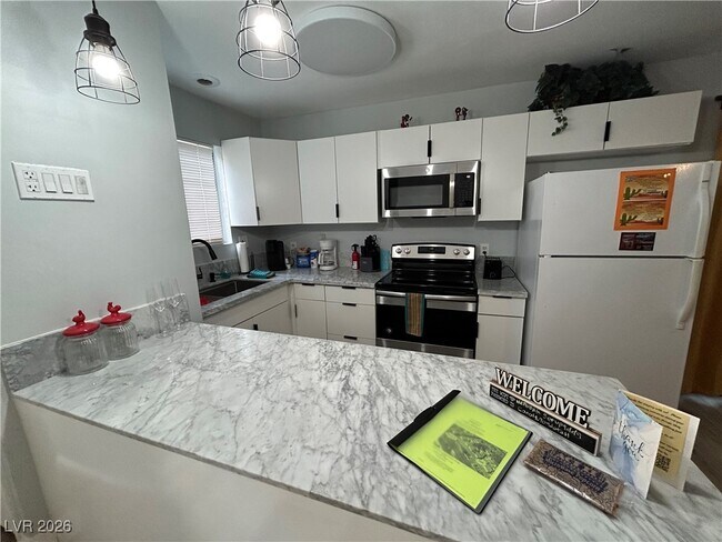 Building Photo - 5045 Spencer St