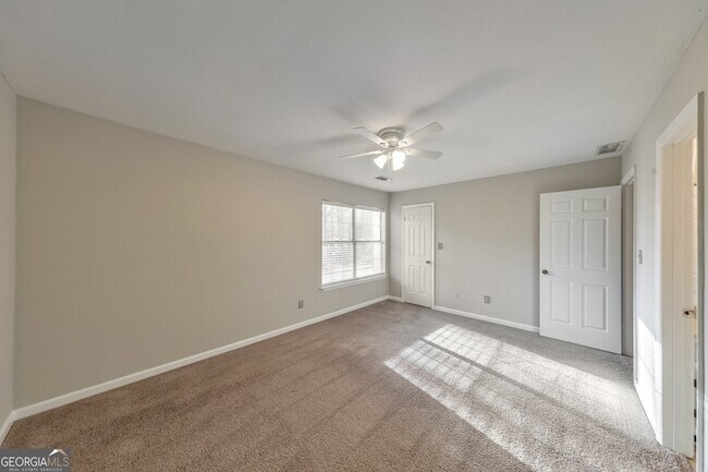 Building Photo - 2045 Fairways Ct