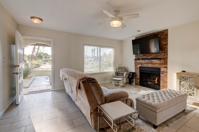 Building Photo - 75240 Camello Ct N