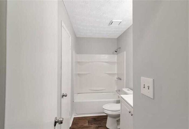 Building Photo - Fantastic 4bd/2ba home! Let yourself in!