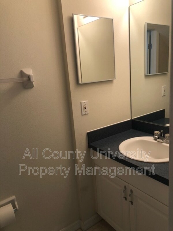 Building Photo - 2348 SW 42nd Dr