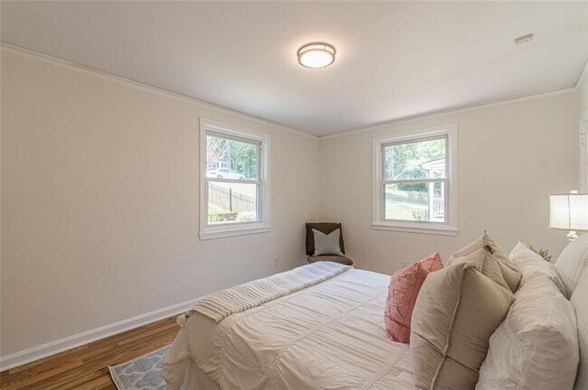 Building Photo - 1226 Thomas Rd