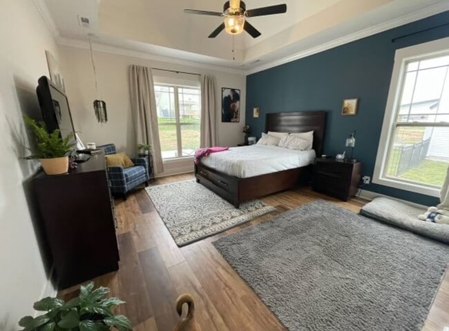 Building Photo - Georgous Large Open Floor Plan Home with Easy Commute to Nashville