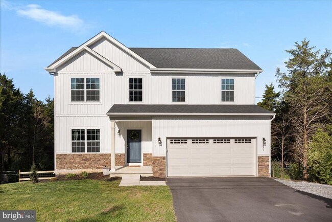 Building Photo - 321 Whispering Echos Dr