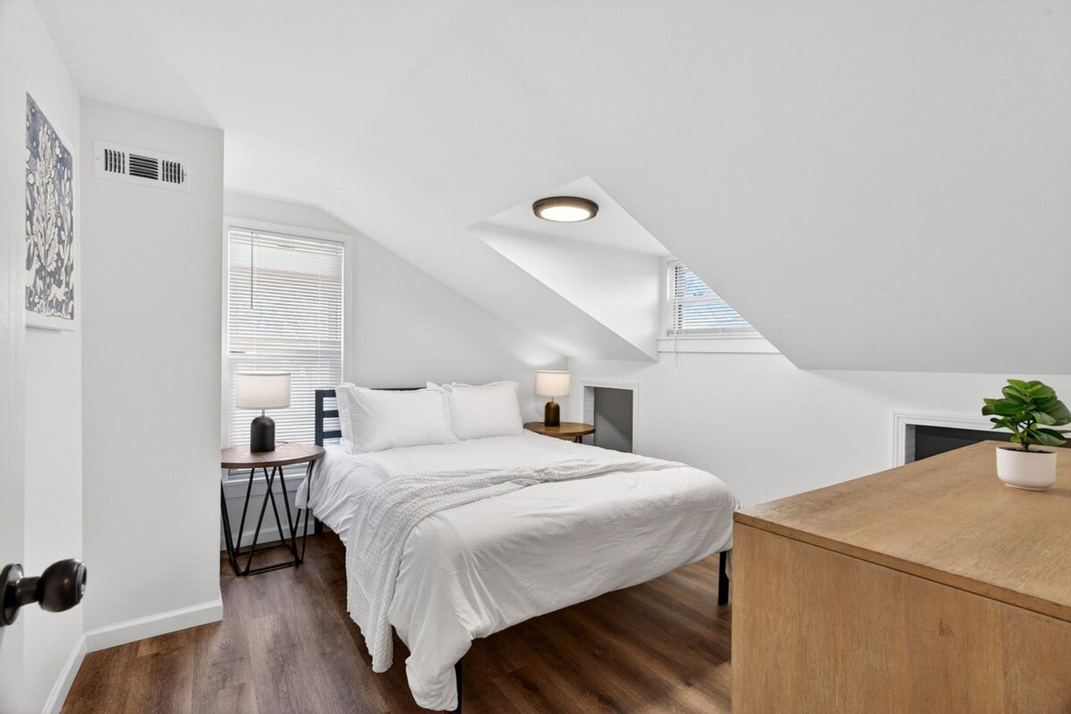 Building Photo - 6559 Hoffman Ave