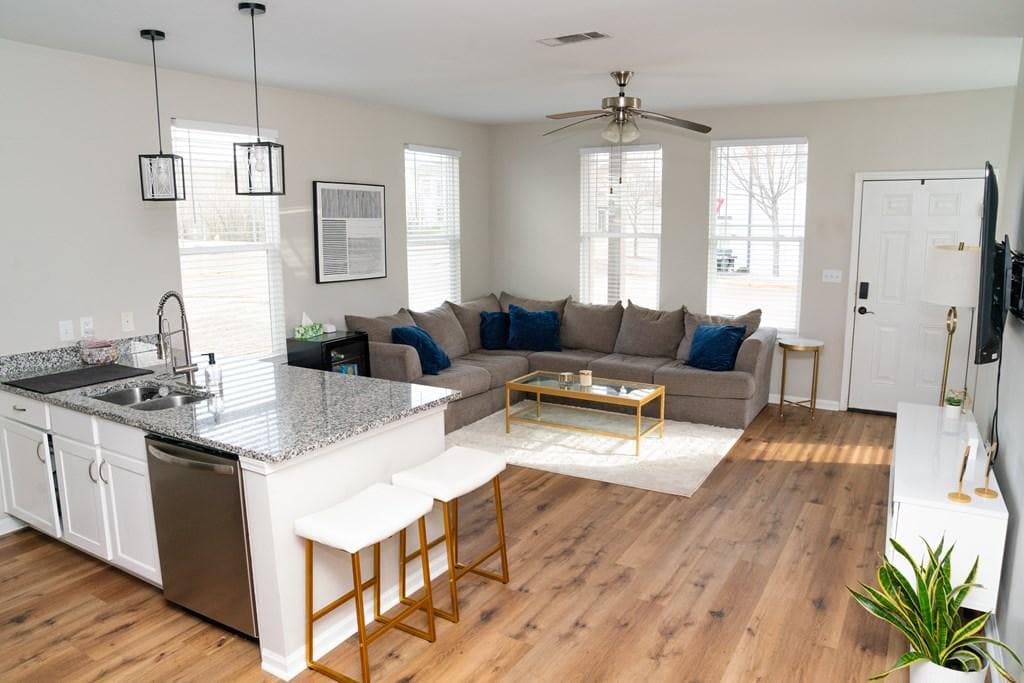 Building Photo - 716 Ironwood Ln