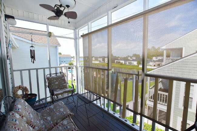 Building Photo - Spacious Condo Beautifully Furnished