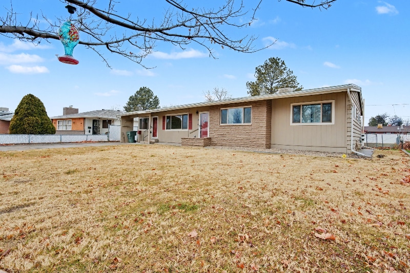 Building Photo - 450 Elm Ct