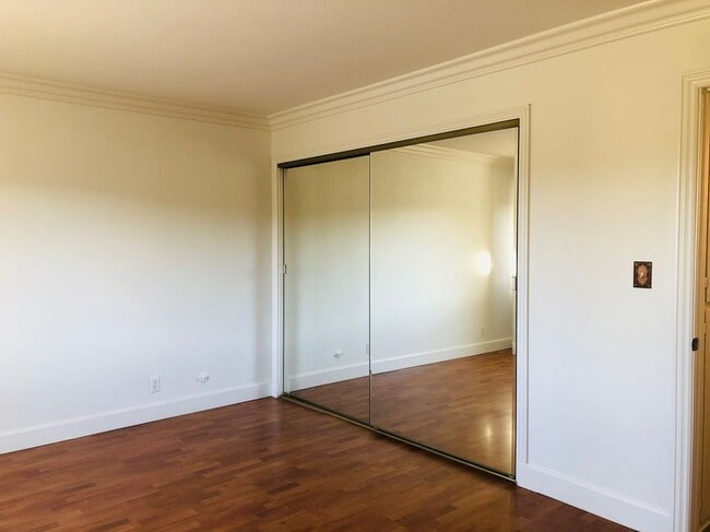 Building Photo - 205 Via Montego