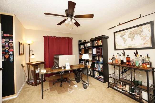 Building Photo - Lovely Cul-De-Sac Home in South Crestview