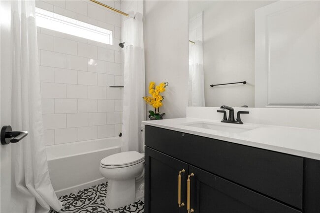 Building Photo - Gorgeous 3/2 in Oakmont!!!
