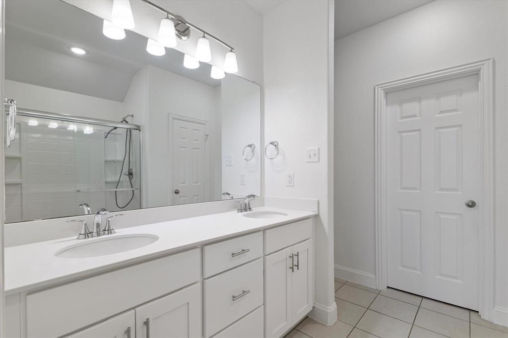 Building Photo - 3006 Cliffview Dr