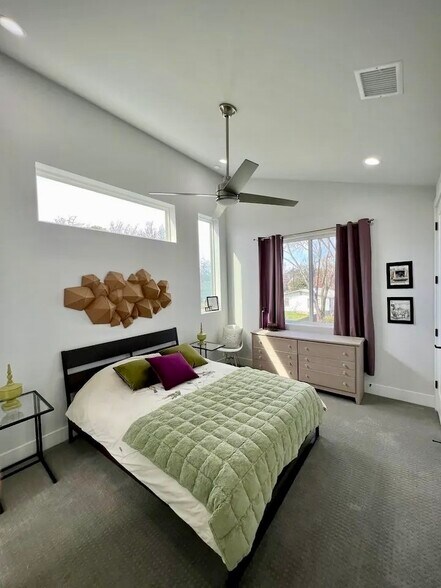 Building Photo - 6908-2 Carver Ave