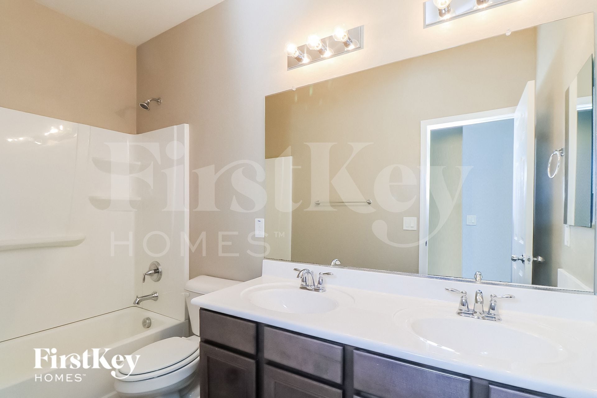 Building Photo - 6204 W Evergreen Rd