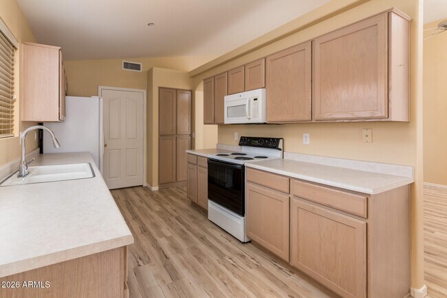 Building Photo - 12566 W Palm Ln