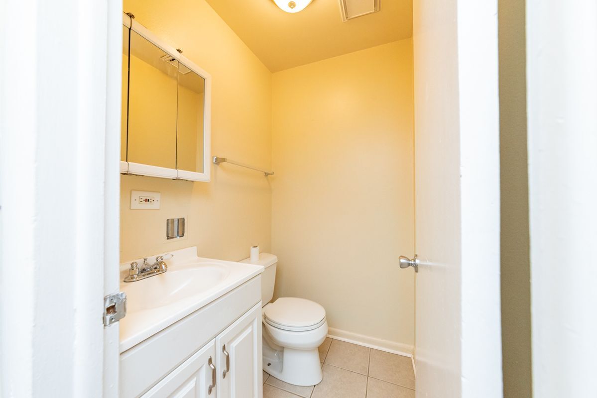 Building Photo - 820 N Milwaukee Ave