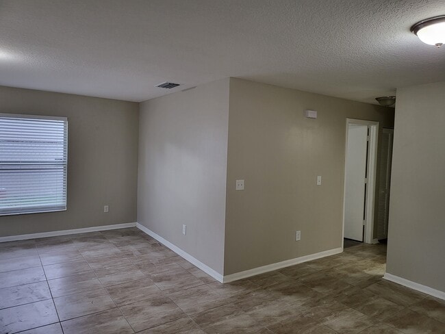 Building Photo - E9th