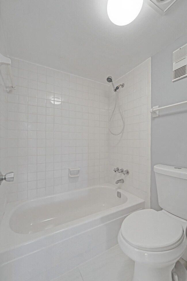 Building Photo - 9470 Poinciana Pl