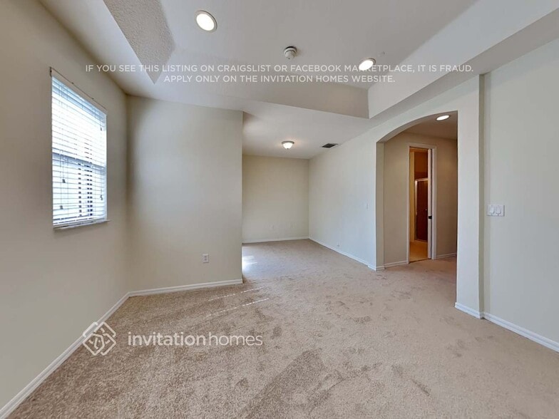 Building Photo - 568 NE 35th Ave