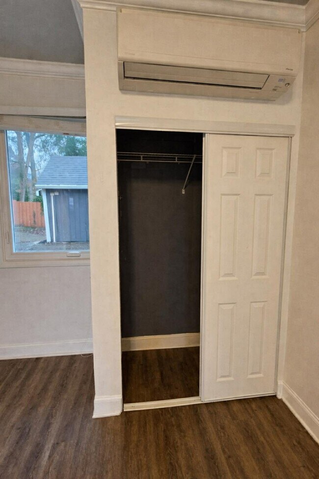 Building Photo - 7201 Cedarfield Rd