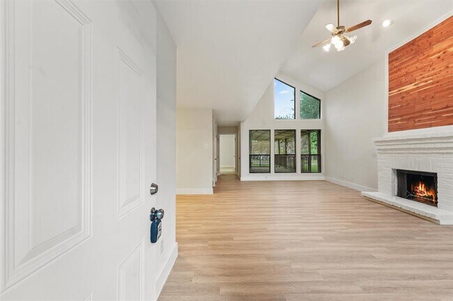 Building Photo - 18118 Lakeside Ln