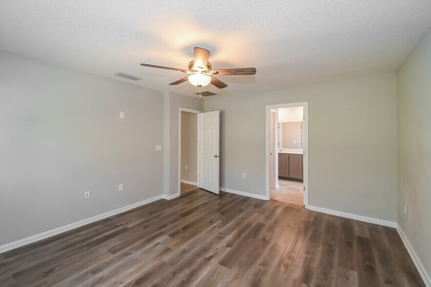 Building Photo - 194 Flach Dr