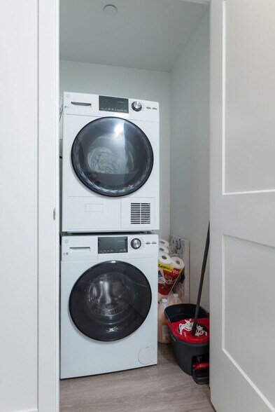 Building Photo - 425 Massachusetts Ave