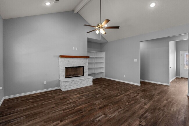 Building Photo - 412 N Wickham St