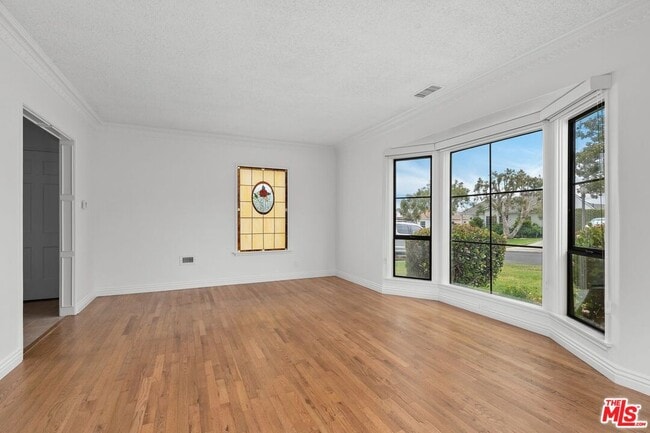 Building Photo - 6111 W 75th St