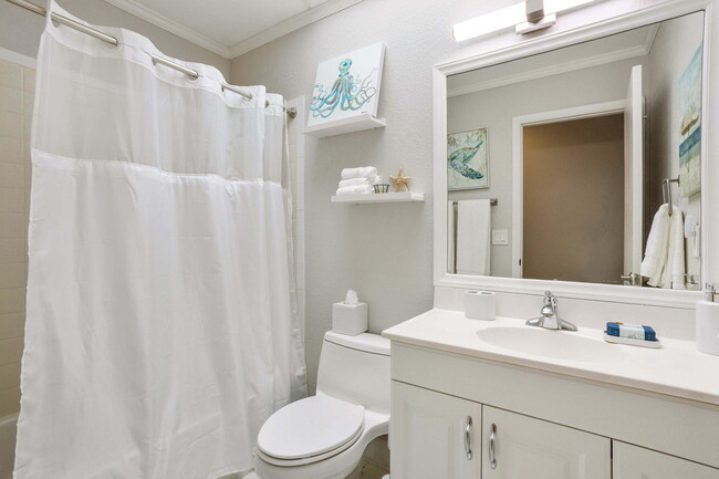 Building Photo - 10 Sailfish Ln
