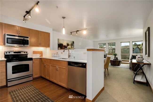 Building Photo - 827 Hiawatha Plz S