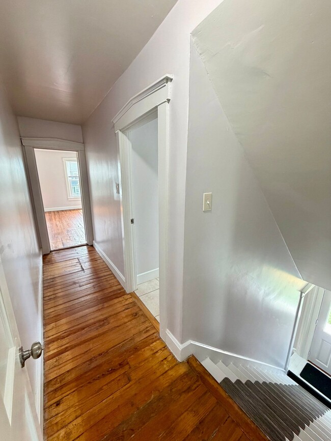 Building Photo - 37 N Kinzer Rd