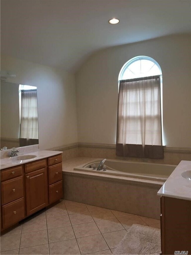 Building Photo - 47 Justin Cir