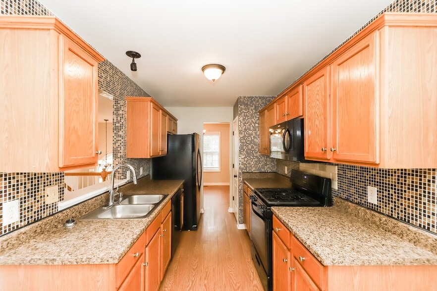 Building Photo - 7872 Newport Dr