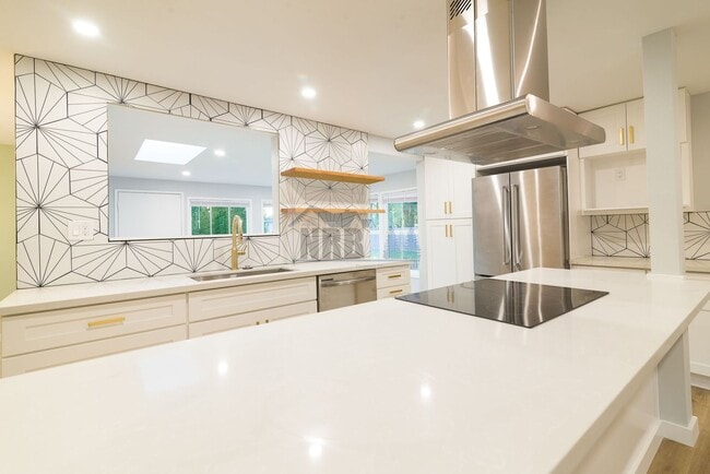 Building Photo - BRAND NEW 5 bed House in UP School Distric...